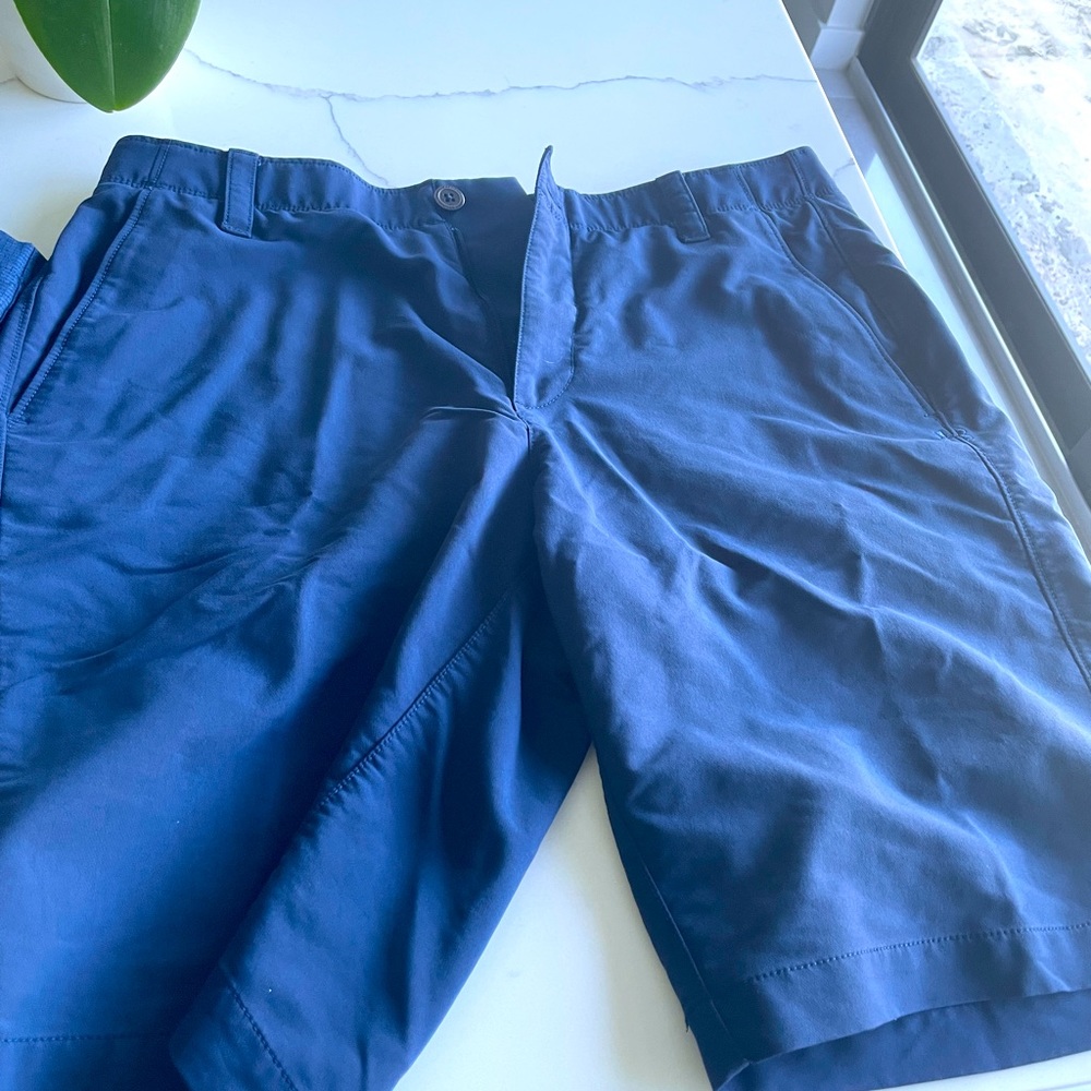Under Armour GOLF solid navy blue shorts 34